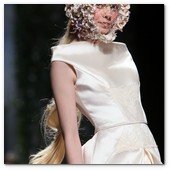 :: Pulse para Ampliar :: BCN Gaudi Novias MAY012.- Colección Victorio & Lucchino 2013