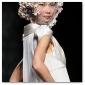 :: Pulse para Ampliar :: BCN Gaudi Novias MAY012.- Colección Victorio & Lucchino 2013