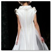 :: Pulse para Ampliar :: BCN Gaudi Novias MAY012.- Colección Victorio & Lucchino 2013