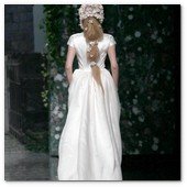 :: Pulse para Ampliar :: BCN Gaudi Novias MAY012.- Colección Victorio & Lucchino 2013