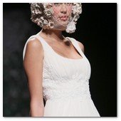:: Pulse para Ampliar :: BCN Gaudi Novias MAY012.- Colección Victorio & Lucchino 2013