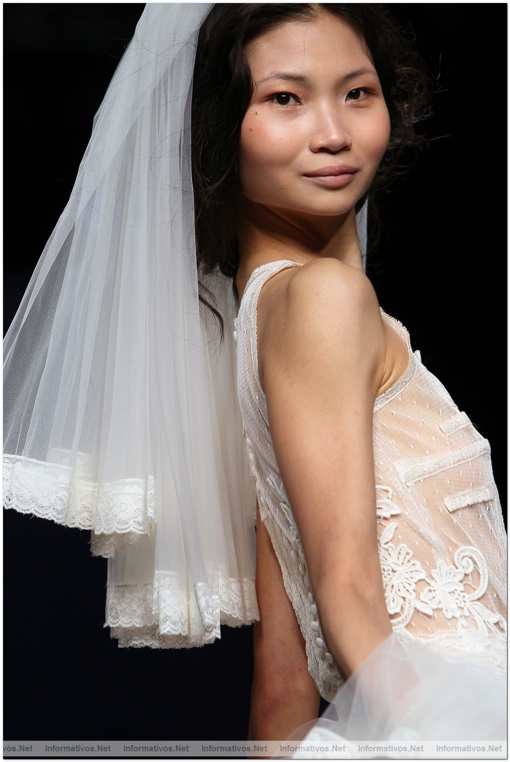 BCN Gaudi Novias MAY012.- Coleccin Yolan Cris 2013