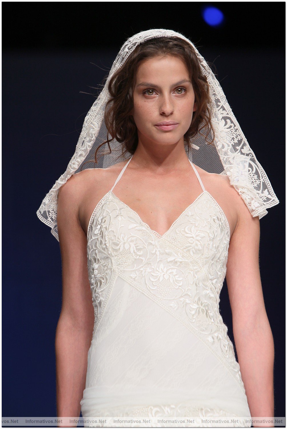 BCN Gaudi Novias MAY012.- Coleccin Yolan Cris 2013