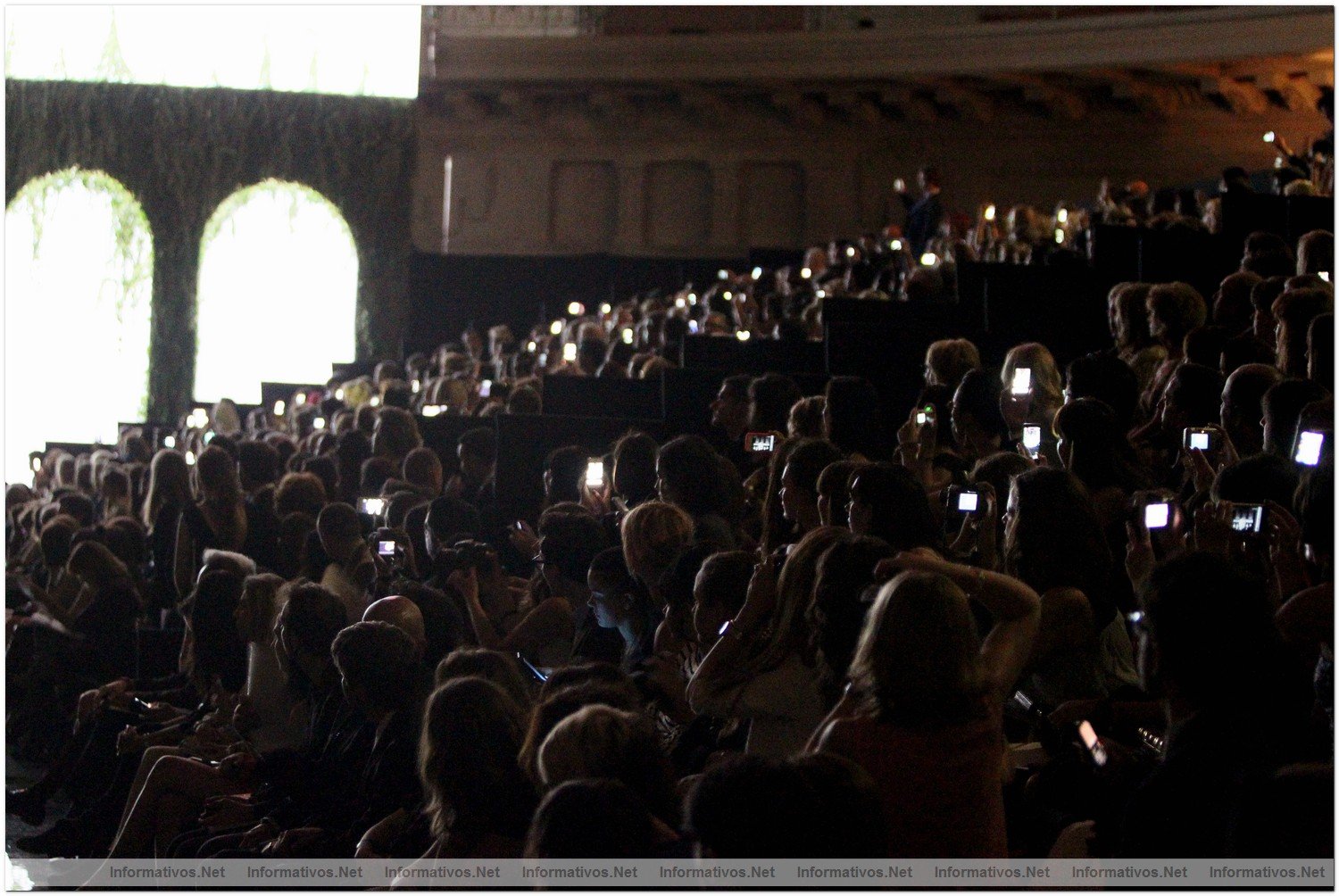BCN Gaudi Novias MAY012.- Colecci�n Pronovias 2013