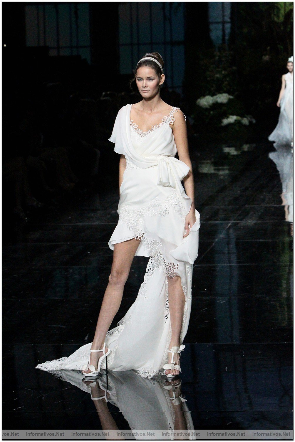 BCN Gaudi Novias MAY012.- Colecci�n Pronovias 2013