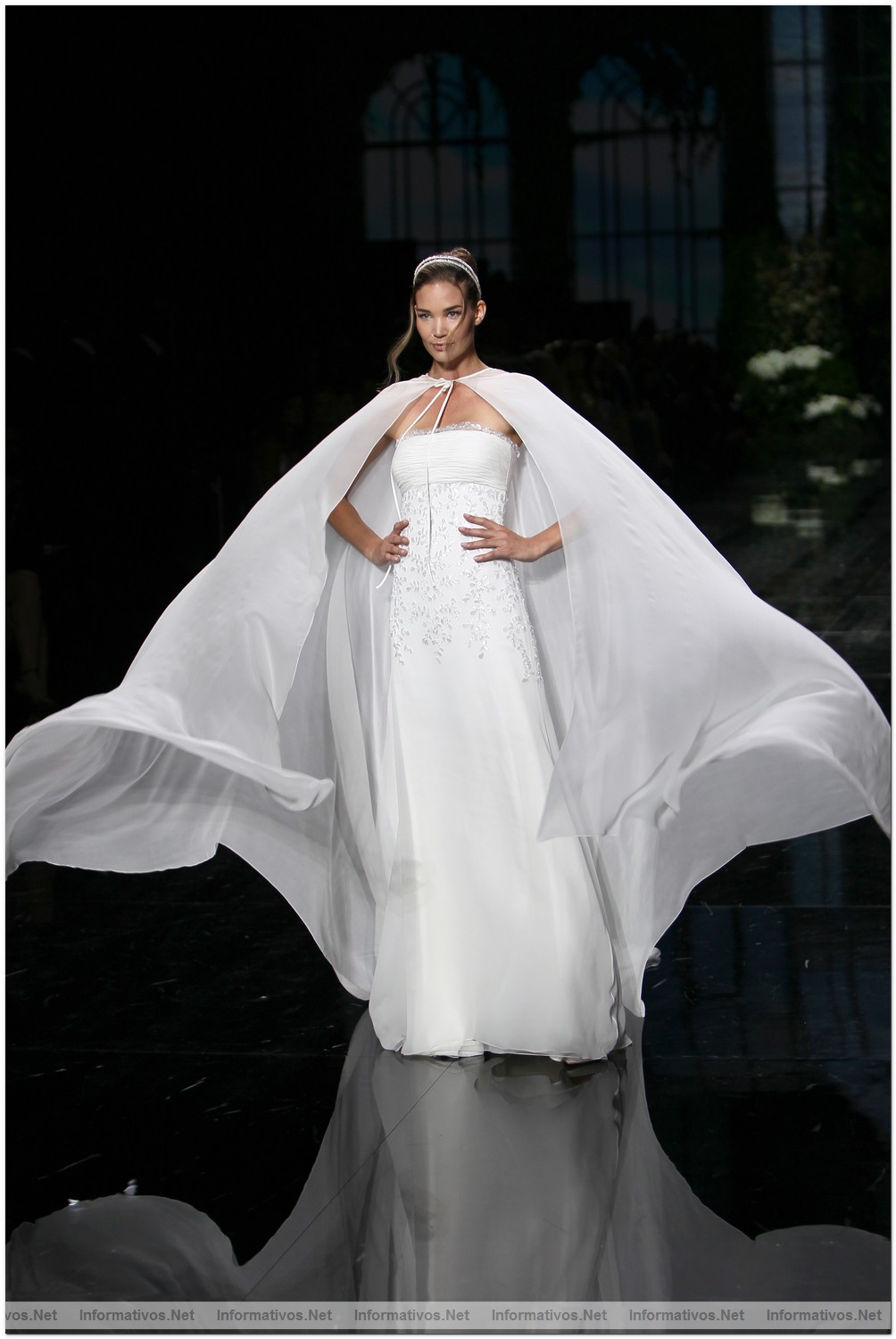 BCN Gaudi Novias MAY012.- Colecci�n Pronovias 2013