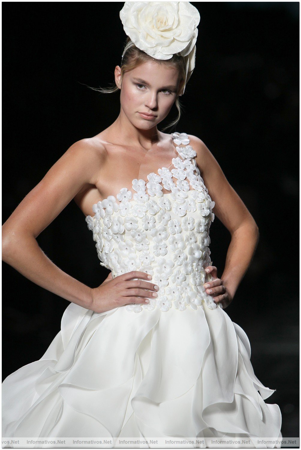 BCN Gaudi Novias MAY012.- Colecci�n Pronovias 2013