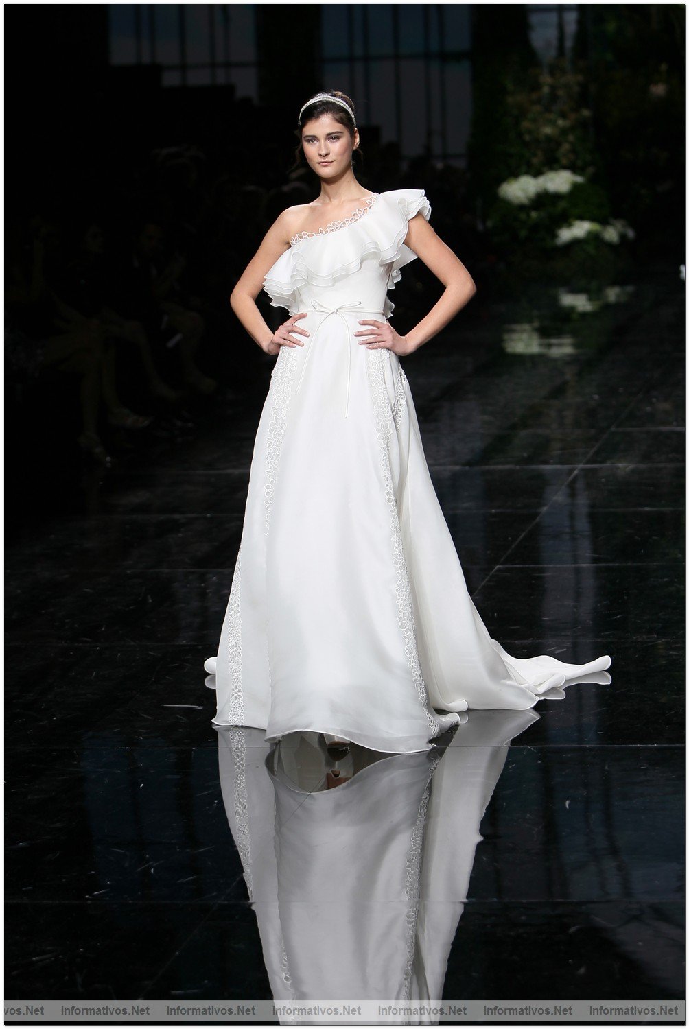 BCN Gaudi Novias MAY012.- Colecci�n Pronovias 2013