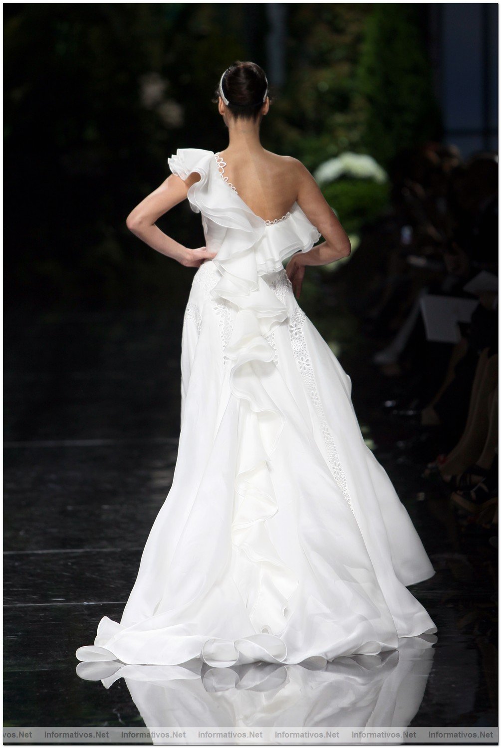 BCN Gaudi Novias MAY012.- Colecci�n Pronovias 2013