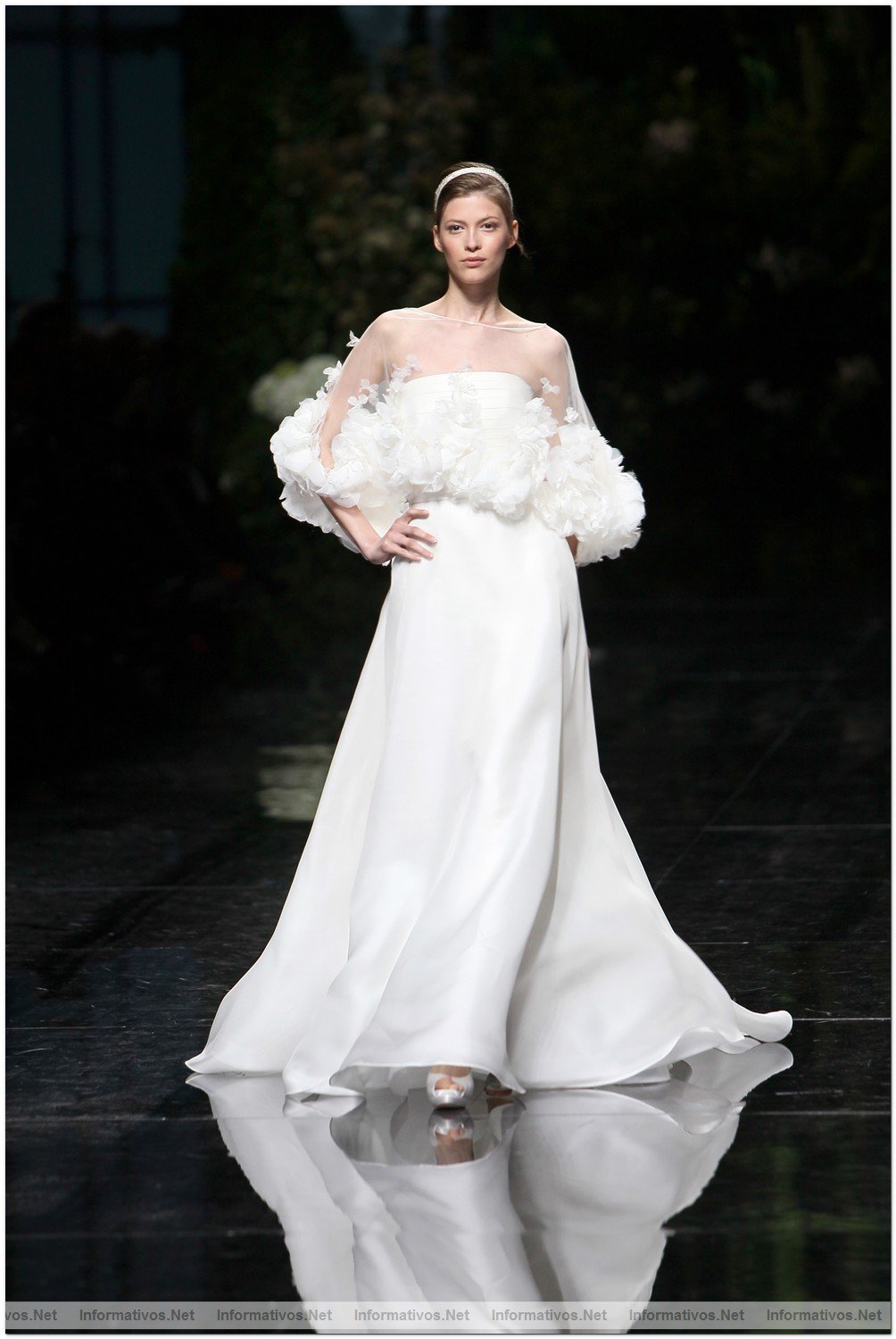 BCN Gaudi Novias MAY012.- Colecci�n Pronovias 2013