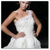 :: Pulse para Ampliar :: BCN Gaudi Novias MAY012.- Colección Pronovias 2013