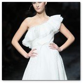 :: Pulse para Ampliar :: BCN Gaudi Novias MAY012.- Colección Pronovias 2013
