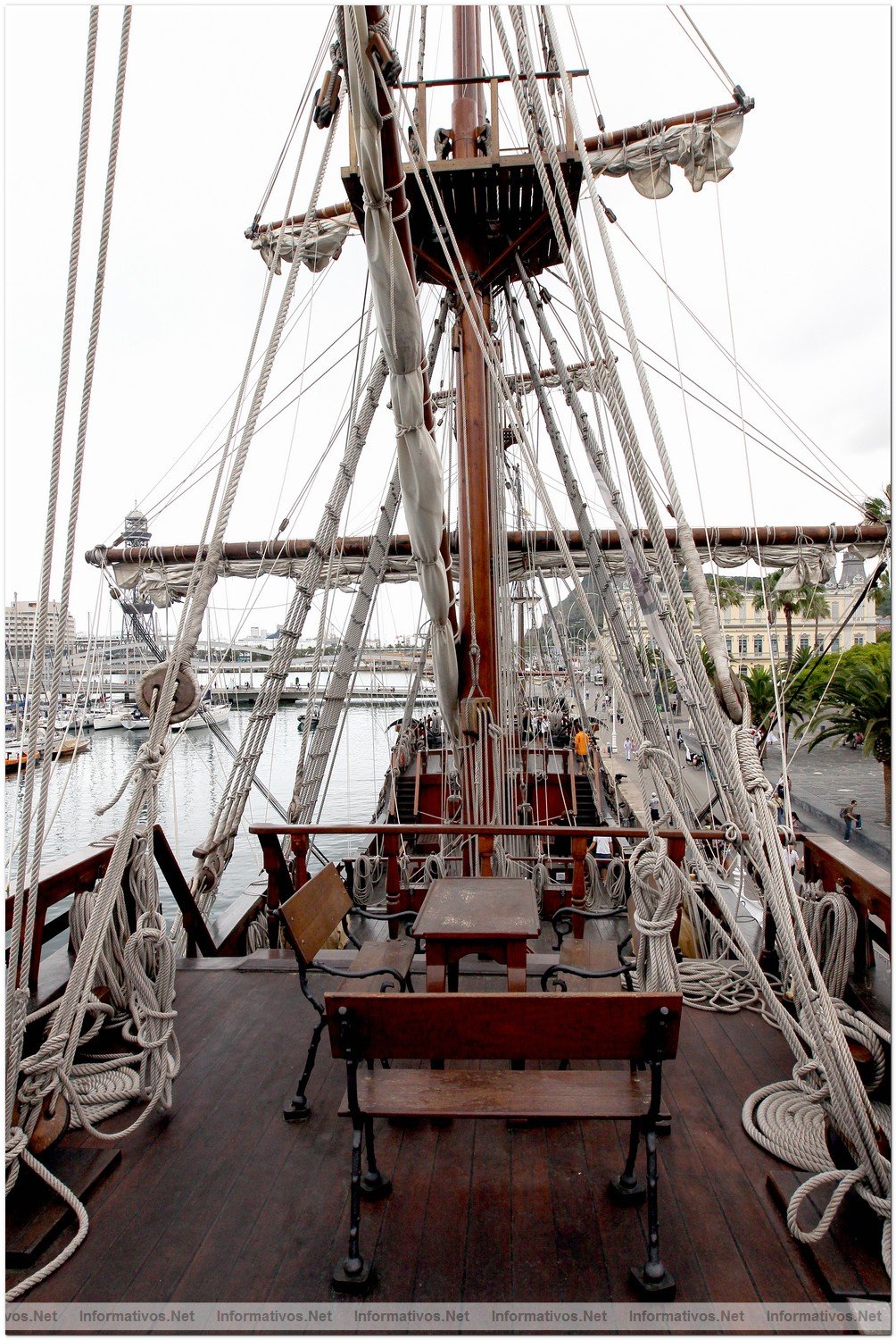 BCN11JUN012.- El galen La Pepa se echa a la mar en homenaje al espritu liberal de la Constitucin de 1812 y recrea la vida a bordo de hace 3 siglos.