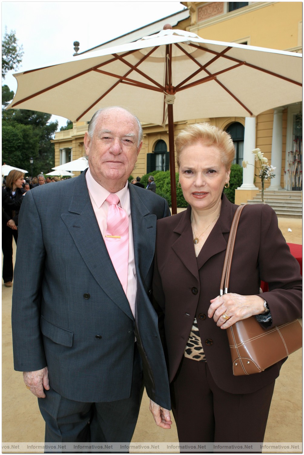 Paco Flaqué junto a Teresa, su esposa, en el pasado día de Sant Jordi, 2006