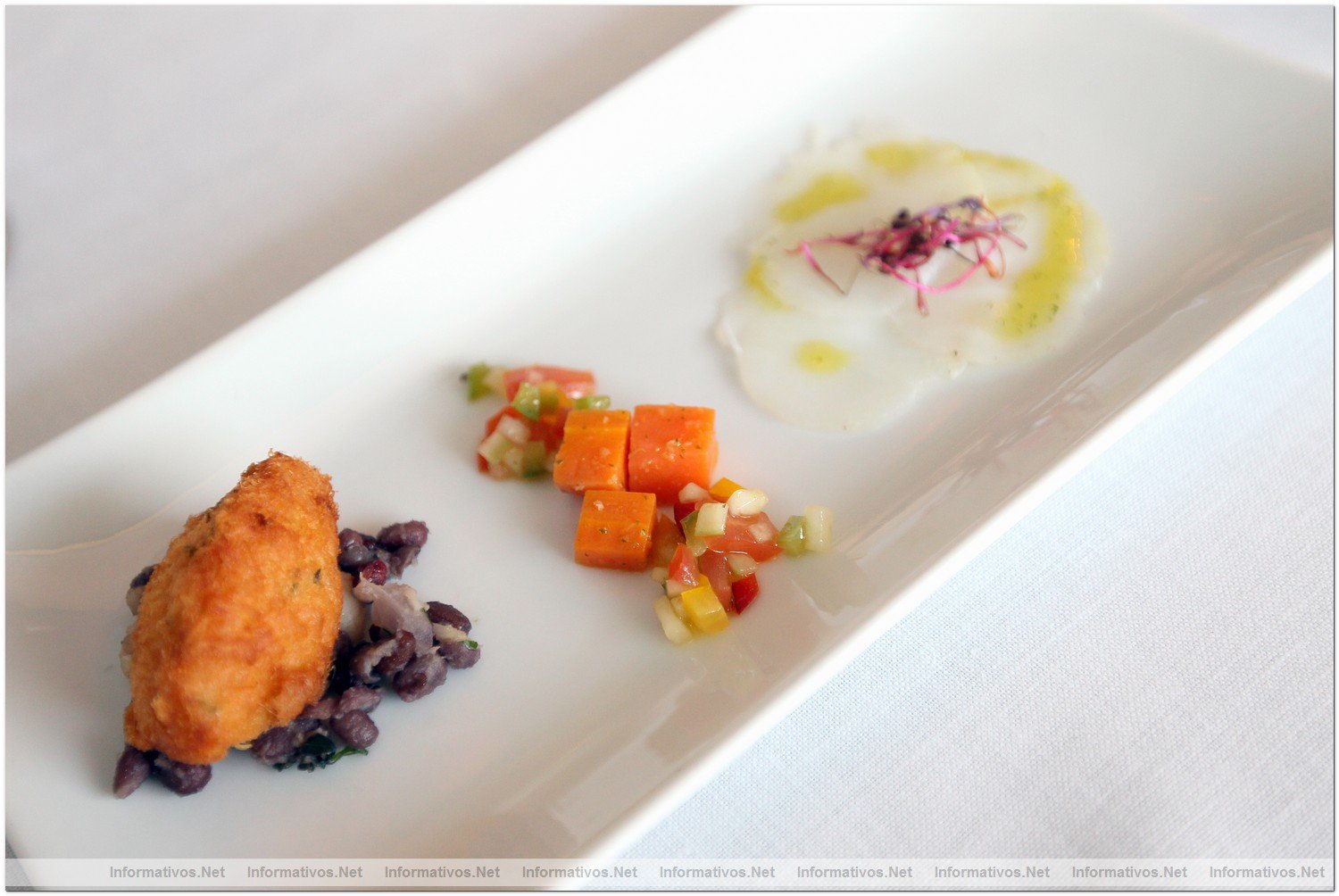 Degustacin de la Alta Cocina Portuguesa. petisco o tapa portuguesa compuesta por un laminado de bacalao y croqueta -tambin de bacalao- con frijoles Catado con un Niepoort Dcil, vino verde de 2010