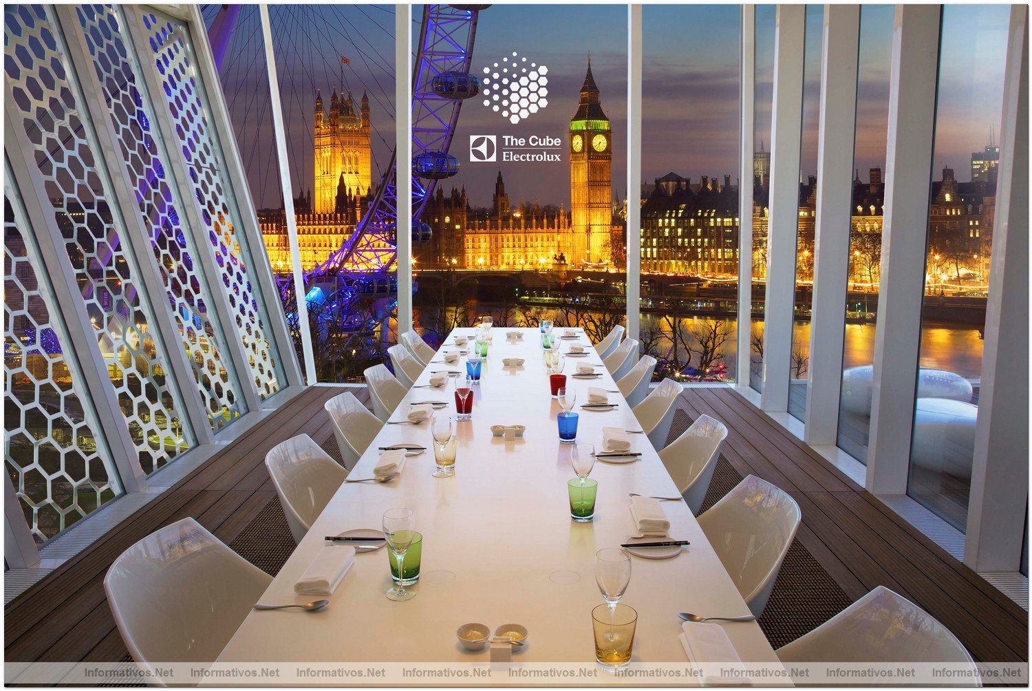 London-JUN012.- Cube: un restaurante efmero pop-up smbolo de arquitectura sostenible ubicado en uno de los extremos del tejado del Royal Festival Hall