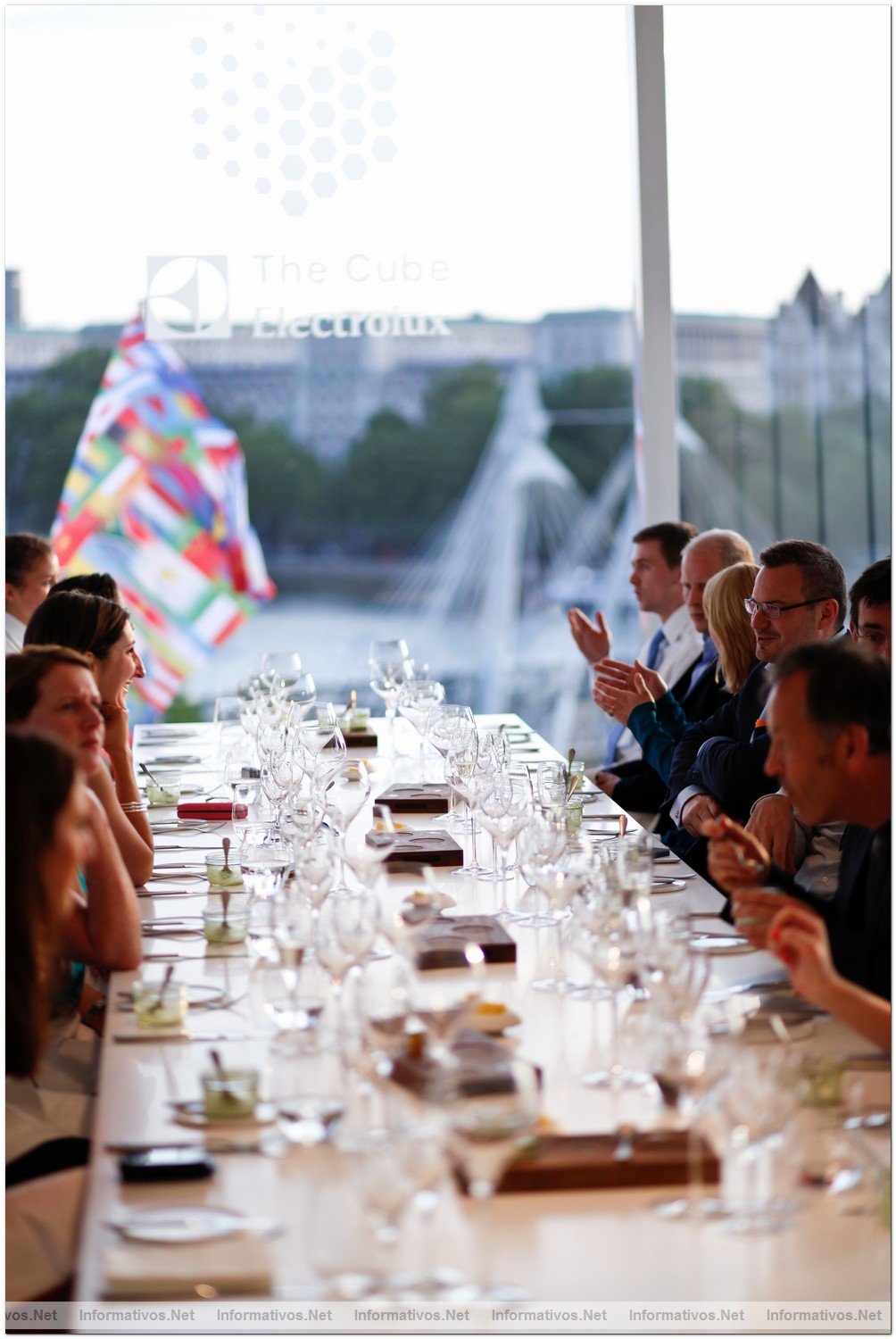 London-JUN012.- Cube: un restaurante efmero pop-up smbolo de arquitectura sostenible ubicado en uno de los extremos del tejado del Royal Festival Hall