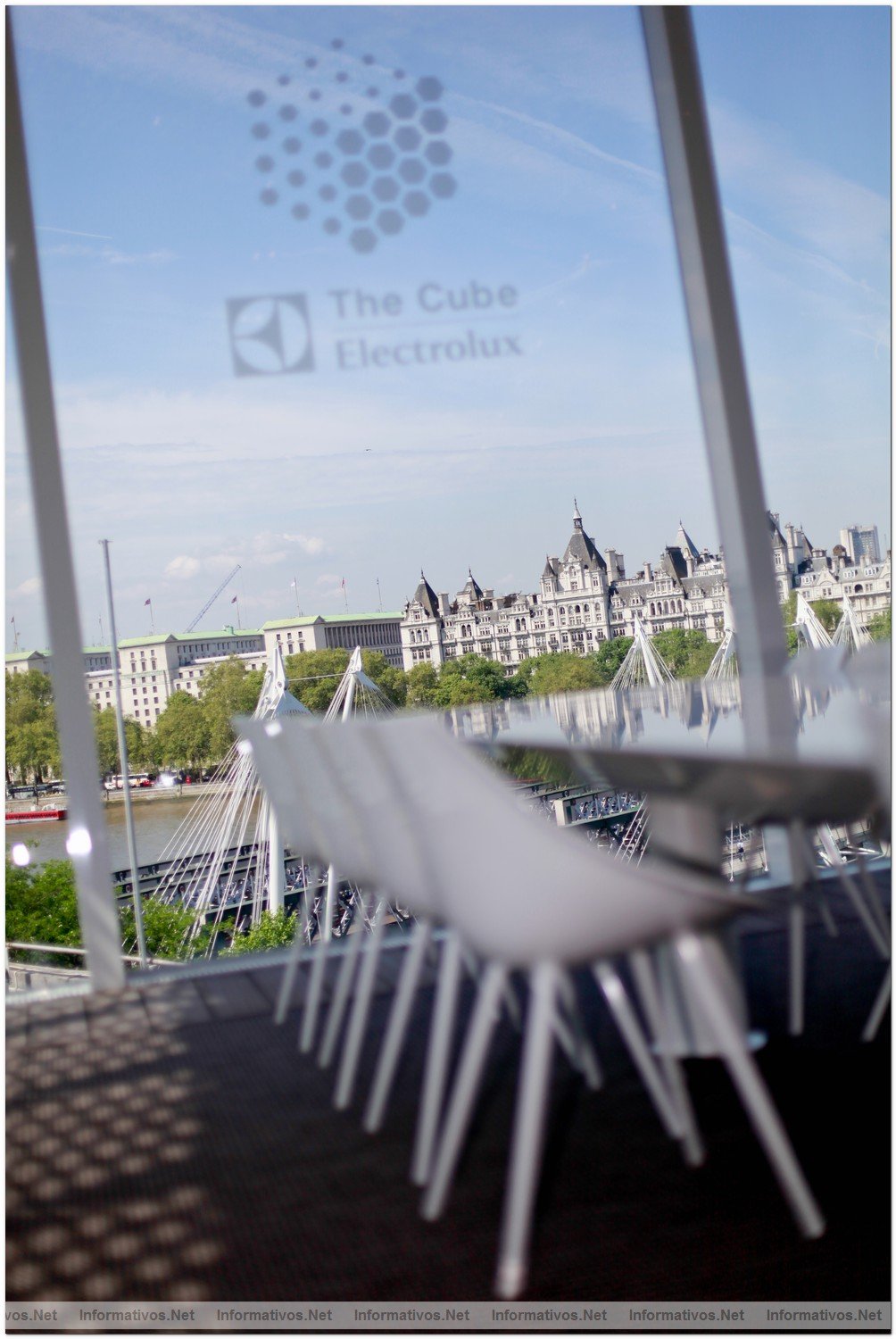 London-JUN012.- Cube: un restaurante efmero pop-up smbolo de arquitectura sostenible ubicado en uno de los extremos del tejado del Royal Festival Hall
