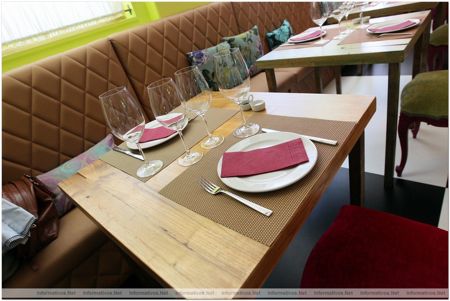 BCN26JUN012.- Restaurante Deseos. Originalidad y singularidad es la norma en el establecimiento para todos los accesorios.