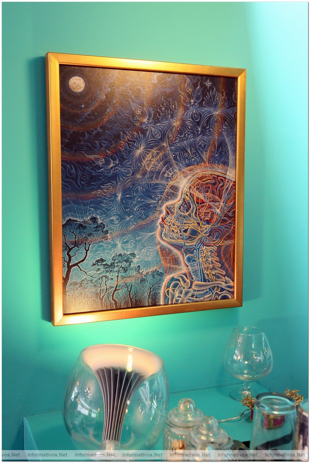 BCN26JUN012.- Restaurante Deseos. Este cuadro cambia de textura y de color seg�n la luz que inicide sobre �l.