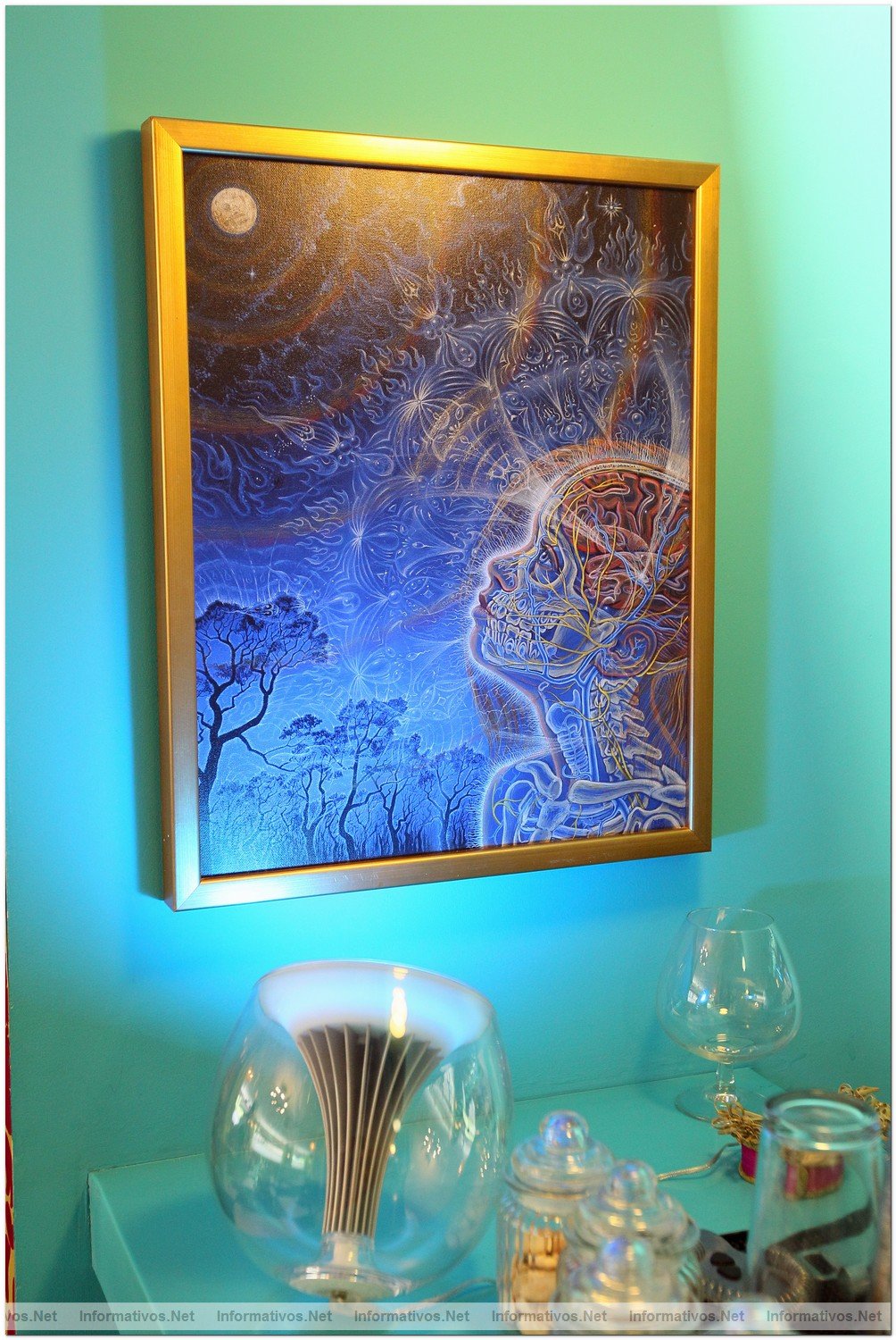 BCN26JUN012.- Restaurante Deseos. Este cuadro cambia de textura y de color seg�n la luz que inicide sobre �l.