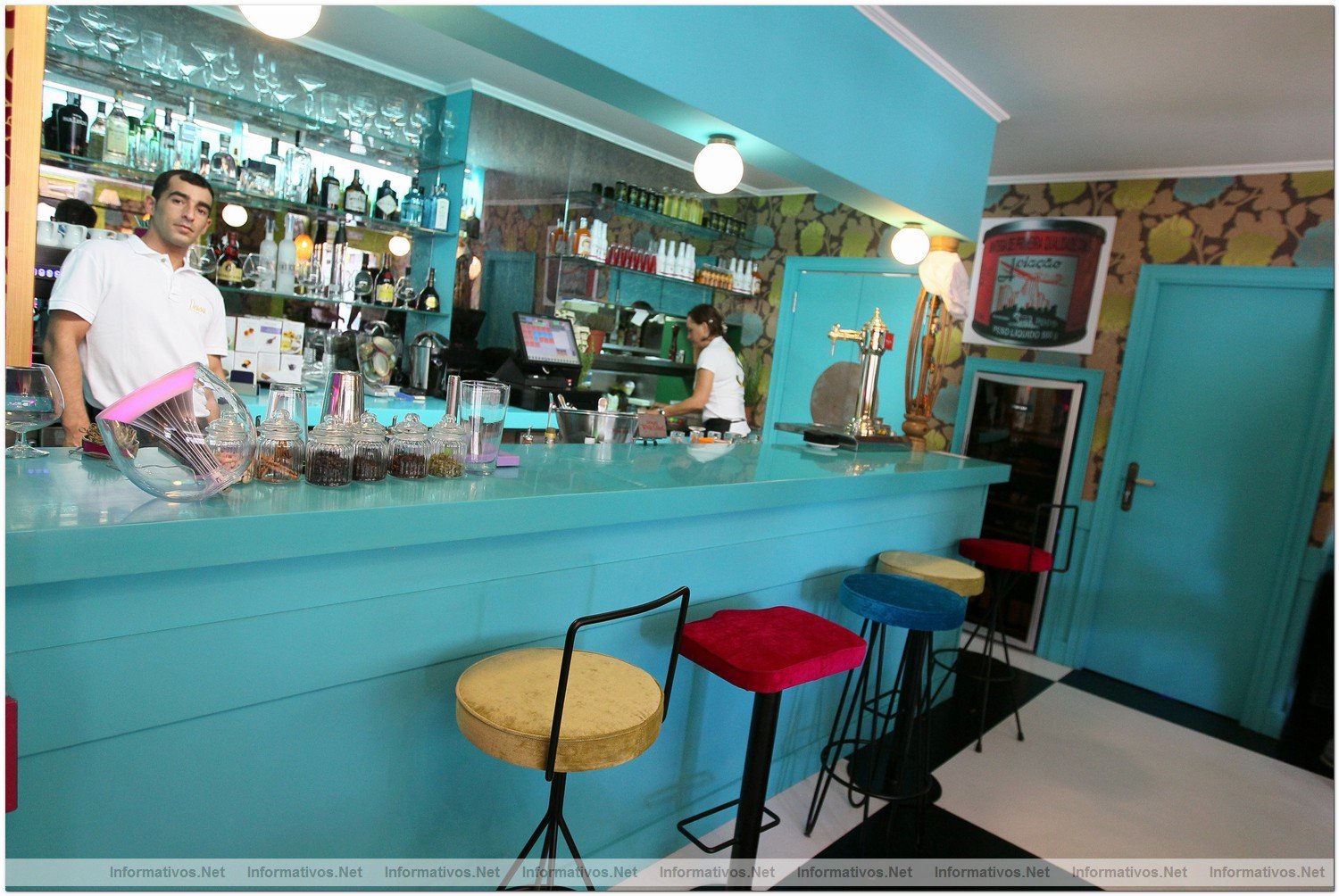 BCN26JUN012.- Restaurante Deseos. Originalidad y singularidad es la norma en el establecimiento para todos los accesorios.