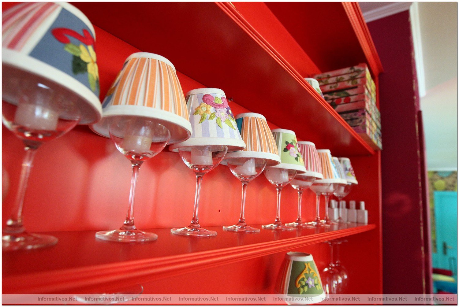 BCN26JUN012.- Restaurante Deseos. Originalidad y singularidad es la norma en el establecimiento para todos los accesorios.