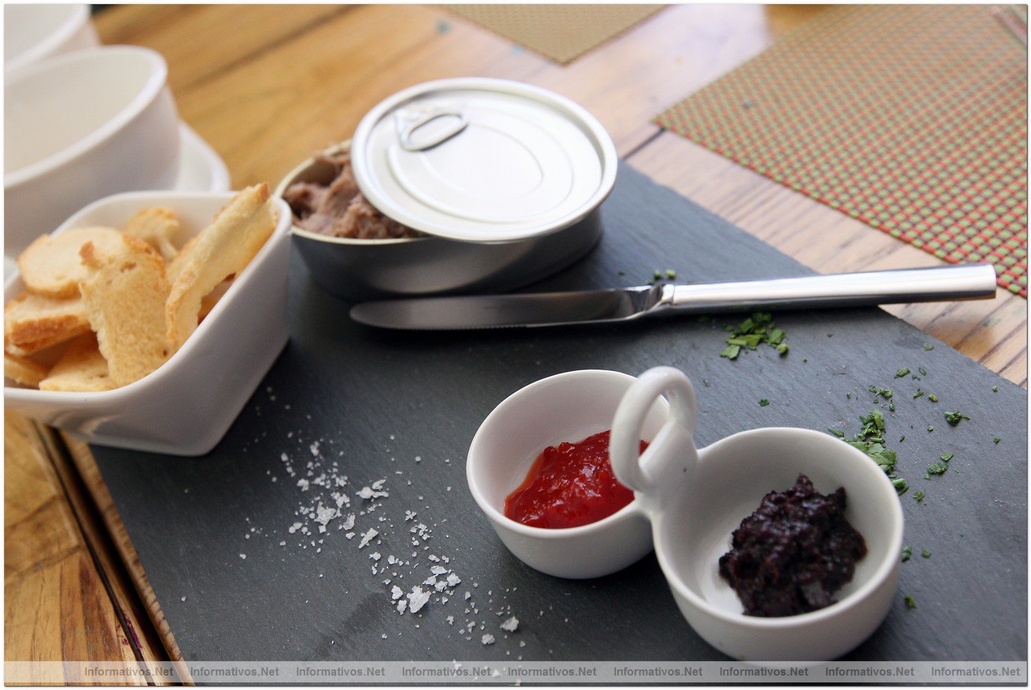 BCN26JUN012.- Restaurante Deseos. Olivada y mermelada de pimiento de piquillo �un must!