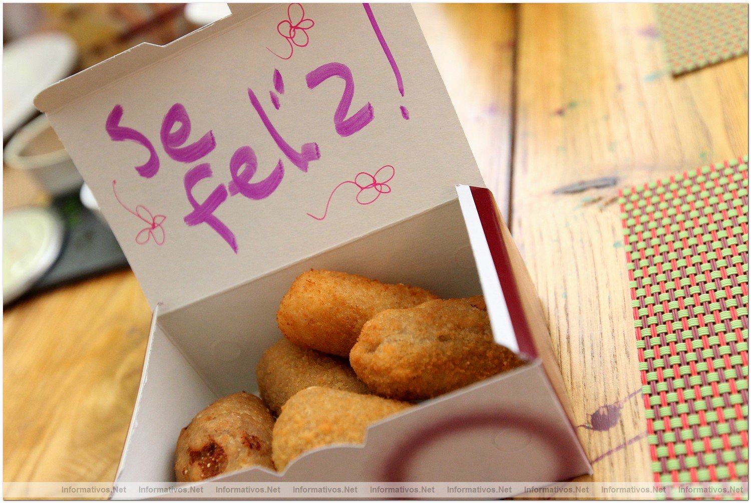 BCN26JUN012.- Restaurante Deseos. Croquetas de la abuela, servidas en caja de cart�n personalizada