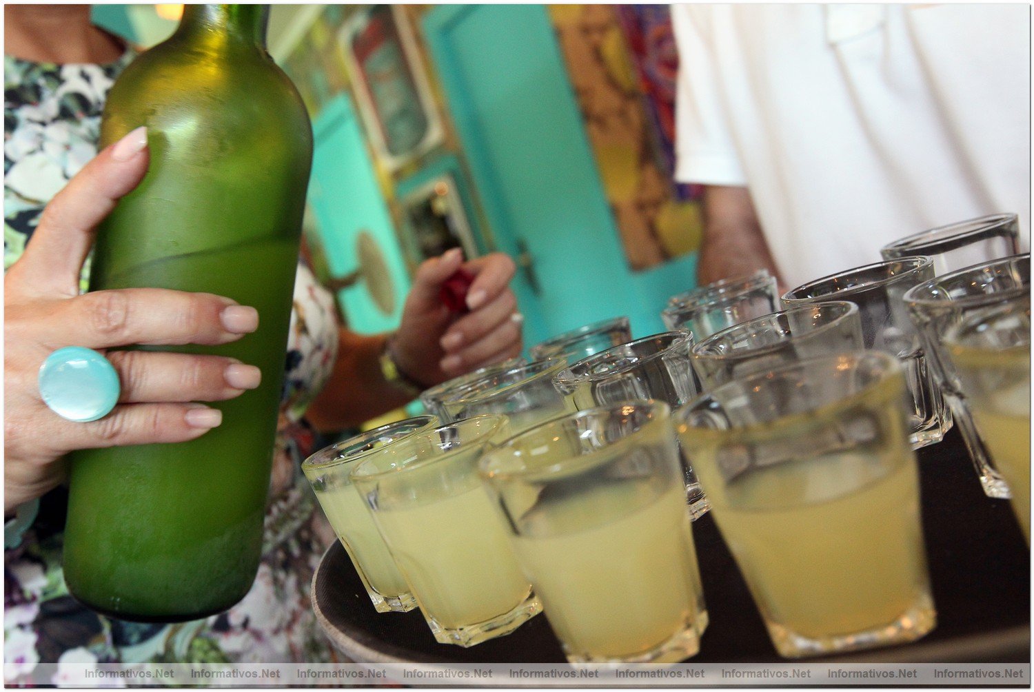 BCN26JUN012.- Restaurante Deseos. Limoncello casero, preparado por Lola con limones de su huerta