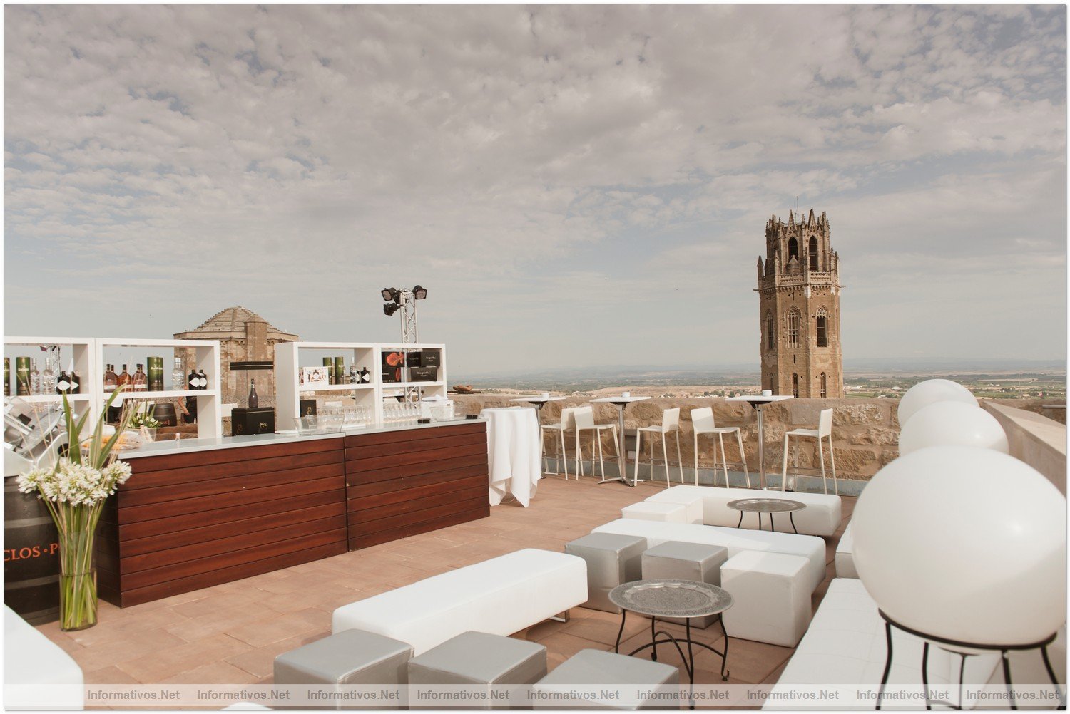 Corona del Rei, en Lérida, ha sido el punto de encuentro de los 11 restaurantes y bares participantes desde el que han dado a conocer las últimas novedades gastronómicas y sus platos más emblemáticos del 4 al 15 de julio en la diáfana y elevada terraza del Castell del Rei. 