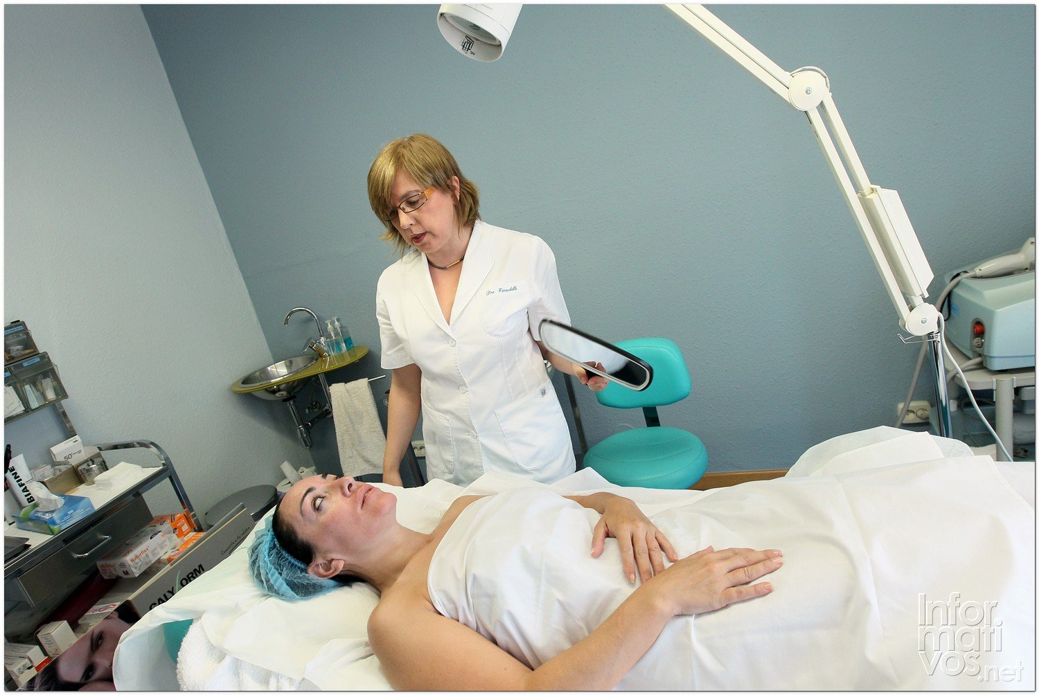BCN24JUL012.- Tratamiento de Estimulación del colágeno facial en la consulta de la Dra. Nuria Espaulella. Valoración de los resultados