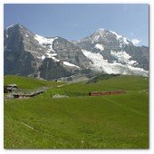 :: Pulse para Ampliar :: El pequeño tren de Jungfrau - Suiza en una de las partes más bajas de su recorrido