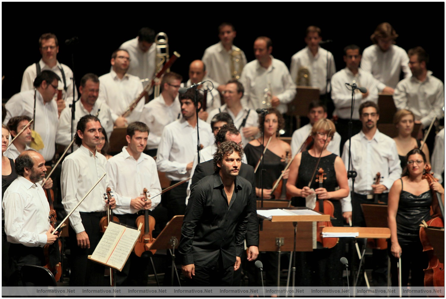 22AGO012.- Recital Lírico Jonas Kaufmann - Festival Castell de Peralada; Auditorio Parque del Castillo: el tenor Jonas Kaufmann acompañado por la Orquesta de Cadaqués dirigida por Jochen Rieder. Sus cinco bises dan idea del éxito de su interpretación