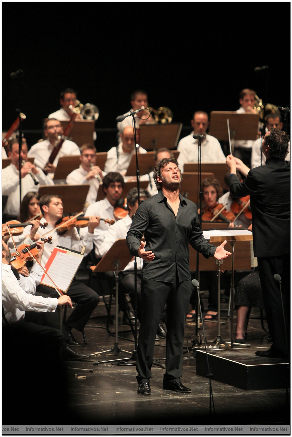 22AGO012.- Recital Lírico Jonas Kaufmann - Festival Castell de Peralada; Auditorio Parque del Castillo: el tenor Jonas Kaufmann acompañado por la Orquesta de Cadaqués dirigida por Jochen Rieder. Sus cinco bises dan idea del éxito de su interpretación
