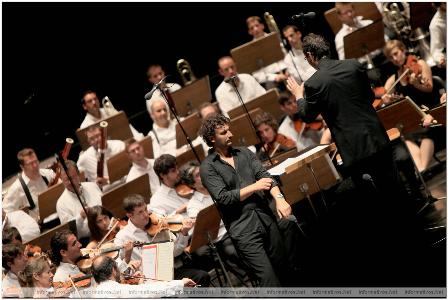 22AGO012.- Recital Lírico Jonas Kaufmann - Festival Castell de Peralada; Auditorio Parque del Castillo: el tenor Jonas Kaufmann acompañado por la Orquesta de Cadaqués dirigida por Jochen Rieder. Sus cinco bises dan idea del éxito de su interpretación