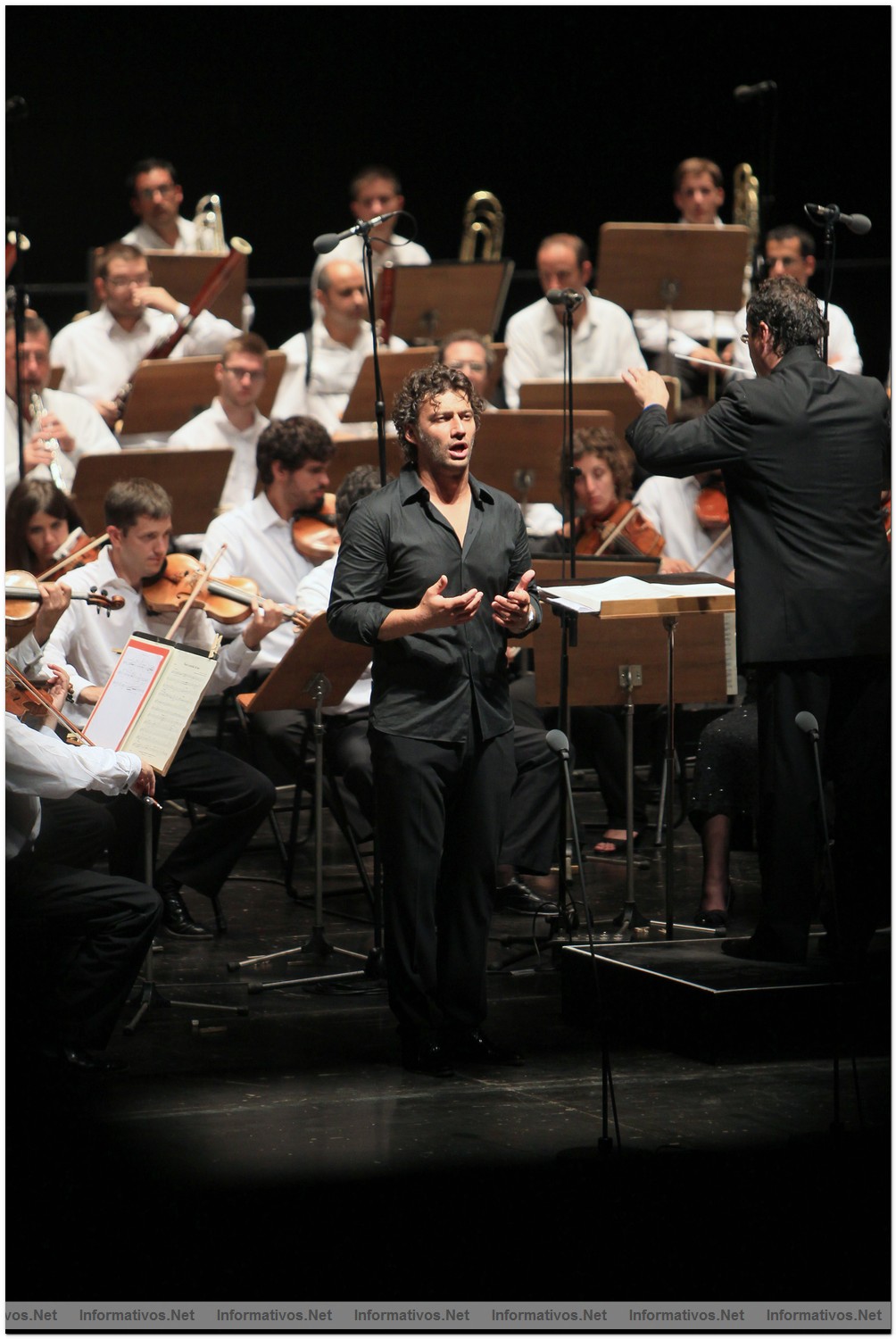 22AGO012.- Recital Lírico Jonas Kaufmann - Festival Castell de Peralada; Auditorio Parque del Castillo: el tenor Jonas Kaufmann acompañado por la Orquesta de Cadaqués dirigida por Jochen Rieder. Sus cinco bises dan idea del éxito de su interpretación