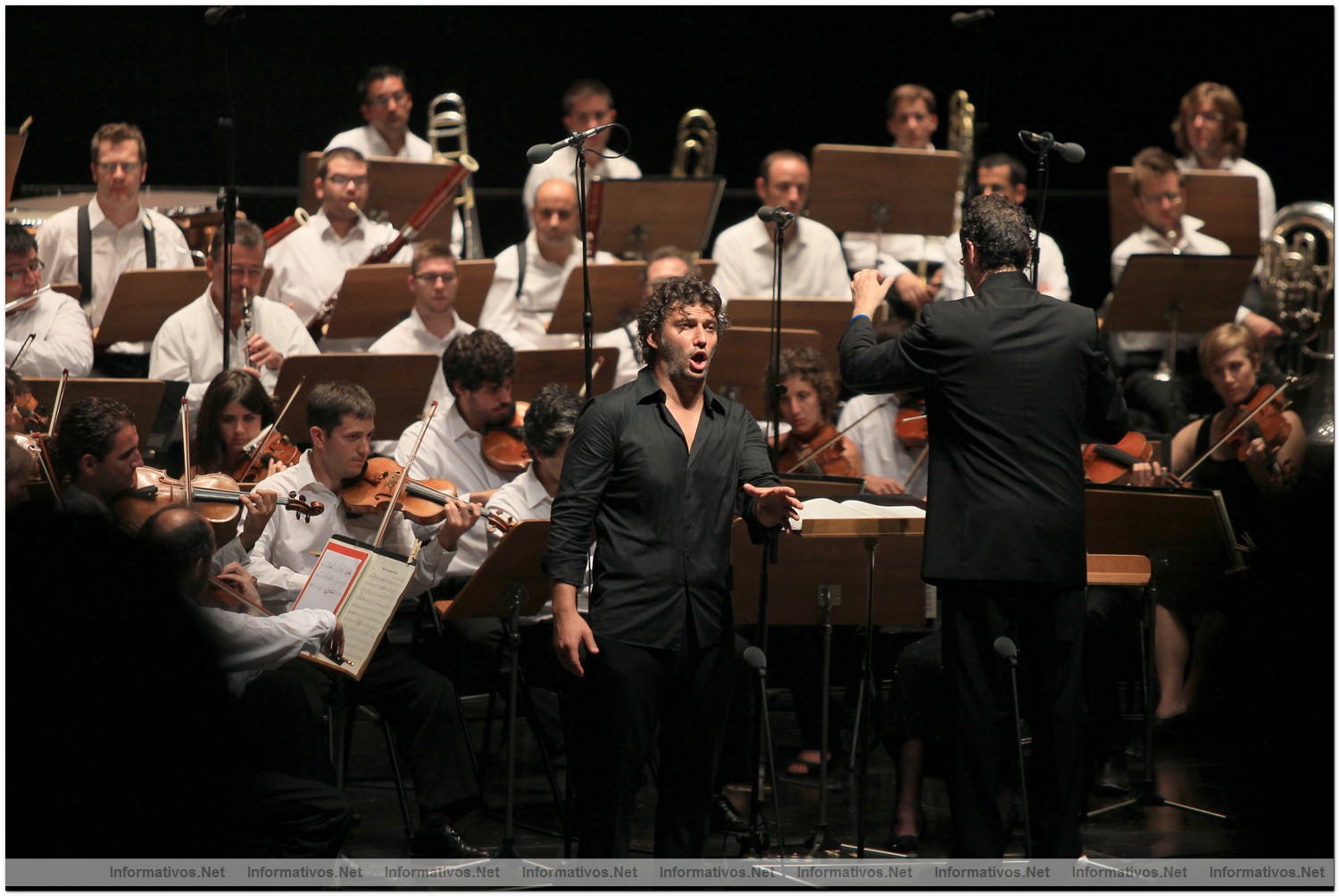 22AGO012.- Recital Lírico Jonas Kaufmann - Festival Castell de Peralada; Auditorio Parque del Castillo: el tenor Jonas Kaufmann acompañado por la Orquesta de Cadaqués dirigida por Jochen Rieder. Sus cinco bises dan idea del éxito de su interpretación