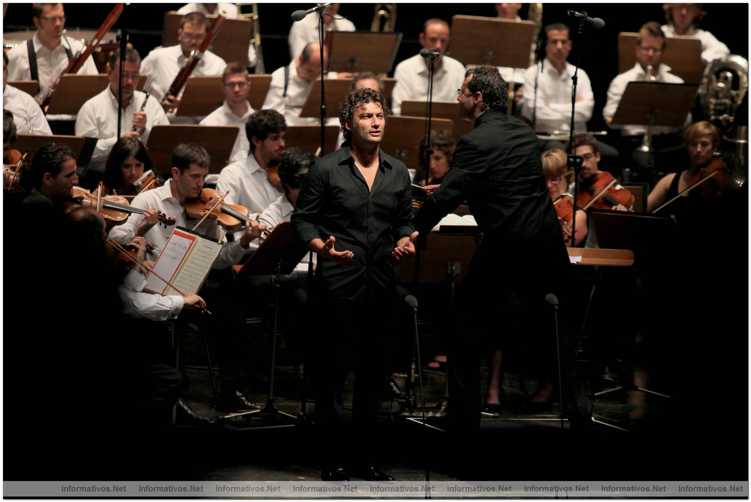 22AGO012.- Recital Lírico Jonas Kaufmann - Festival Castell de Peralada; Auditorio Parque del Castillo: el tenor Jonas Kaufmann acompañado por la Orquesta de Cadaqués dirigida por Jochen Rieder. Sus cinco bises dan idea del éxito de su interpretación