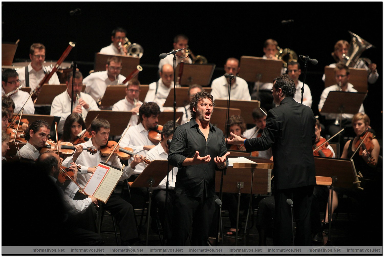 22AGO012.- Recital Lírico Jonas Kaufmann - Festival Castell de Peralada; Auditorio Parque del Castillo: el tenor Jonas Kaufmann acompañado por la Orquesta de Cadaqués dirigida por Jochen Rieder. Sus cinco bises dan idea del éxito de su interpretación