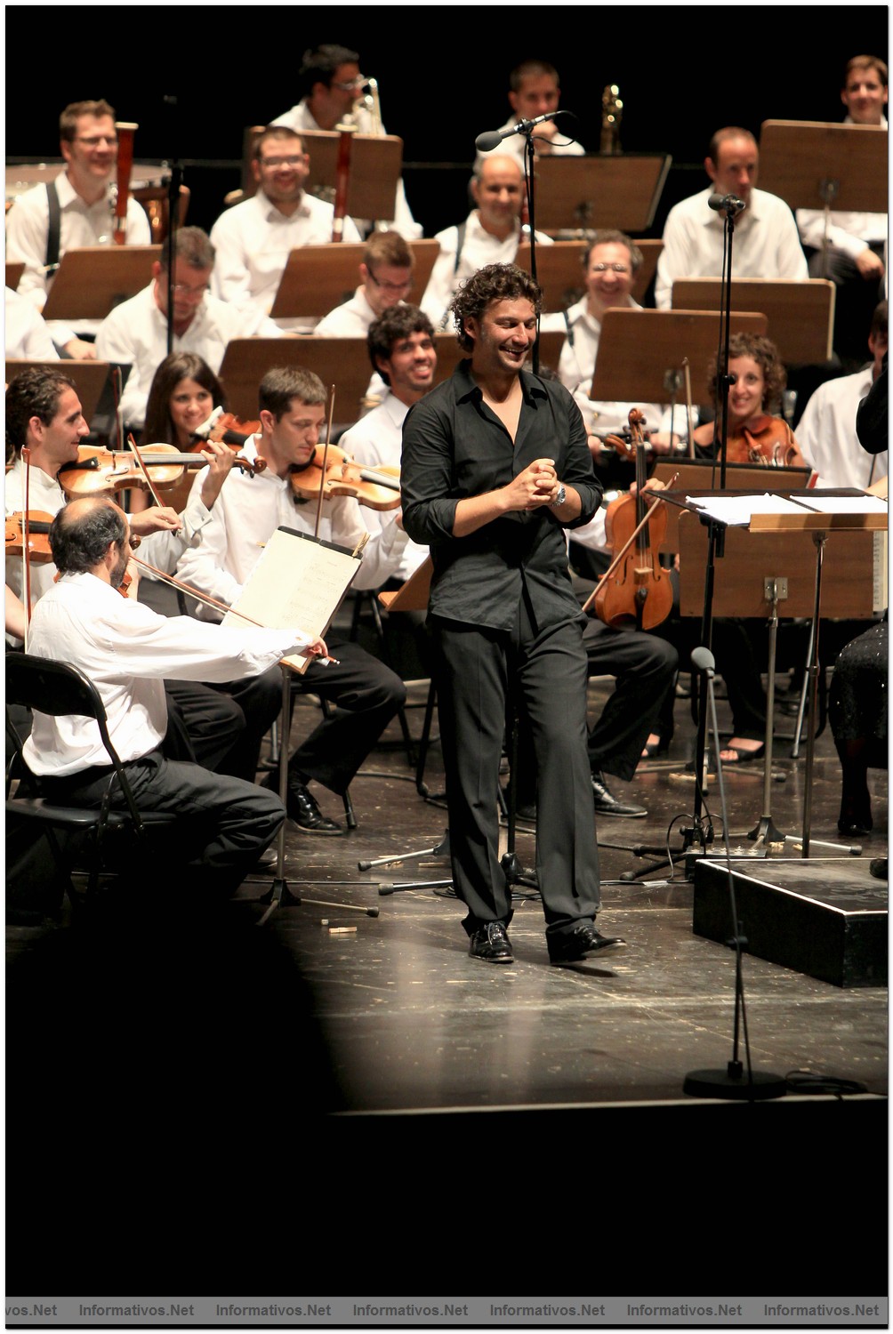 22AGO012.- Recital Lírico Jonas Kaufmann - Festival Castell de Peralada; Auditorio Parque del Castillo: el tenor Jonas Kaufmann acompañado por la Orquesta de Cadaqués dirigida por Jochen Rieder. Sus cinco bises dan idea del éxito de su interpretación