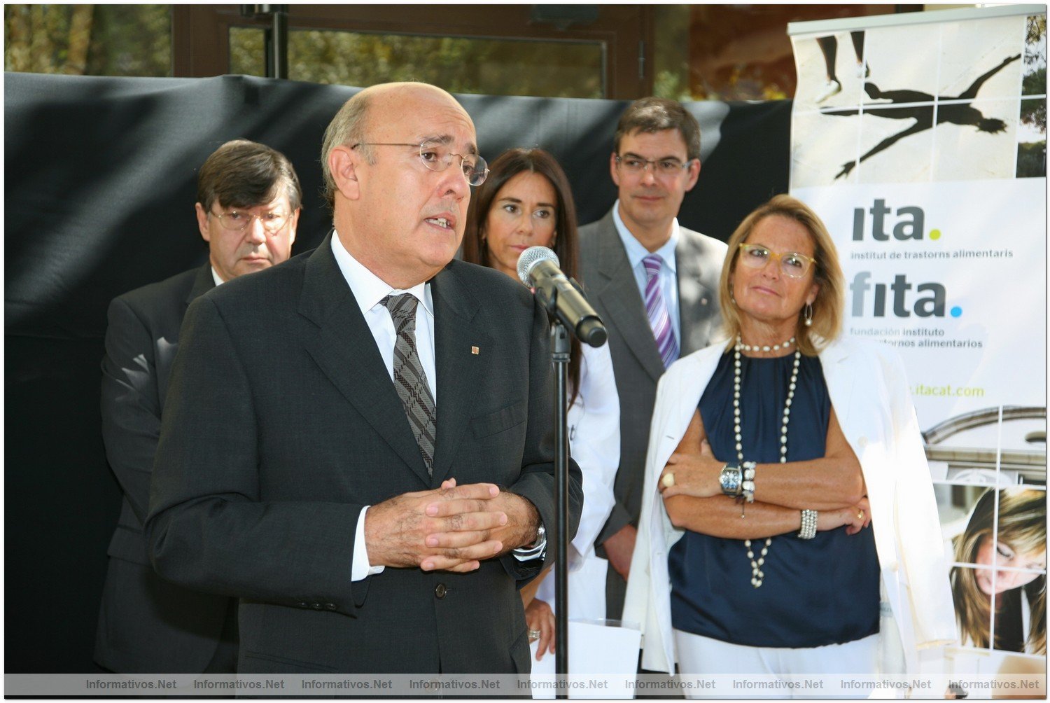 Argentona (Barcelona).- ITA inaugura un nuevo hospital infanto-juvenil para Trastornos de la alimentación y de conducta en Barcelona: Boi Ruiz, Conseller de Salut; al fondo Helena Rakosnik, miembro del patronato de FITA