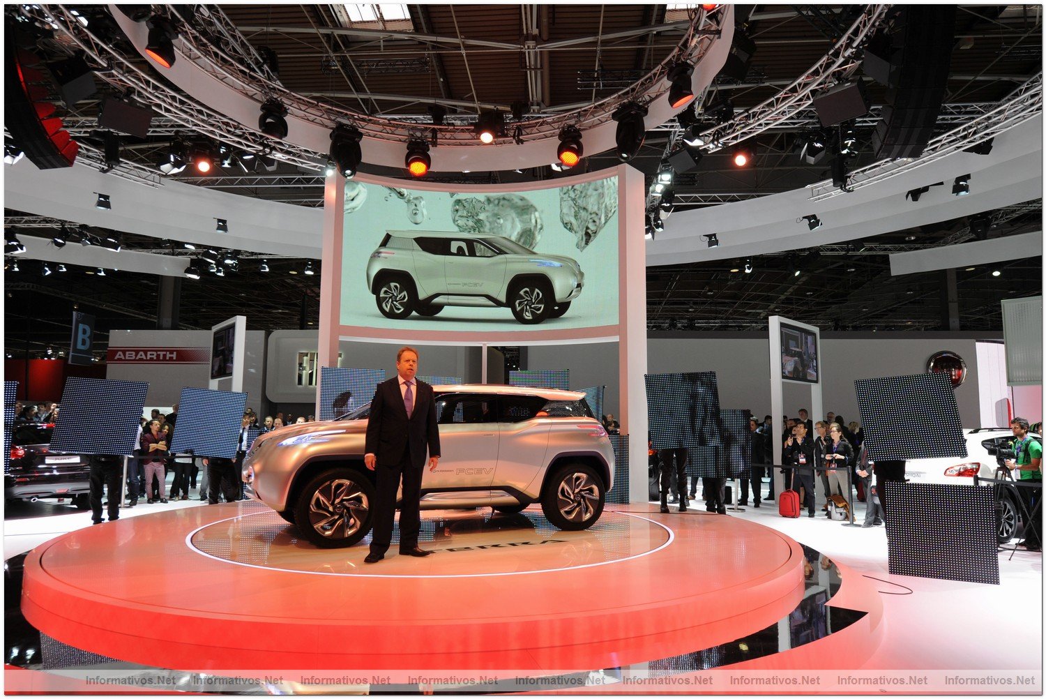 París, SEP012.- El concept Nissan TeRRA lleva la sostenibilidad al mundo off-road