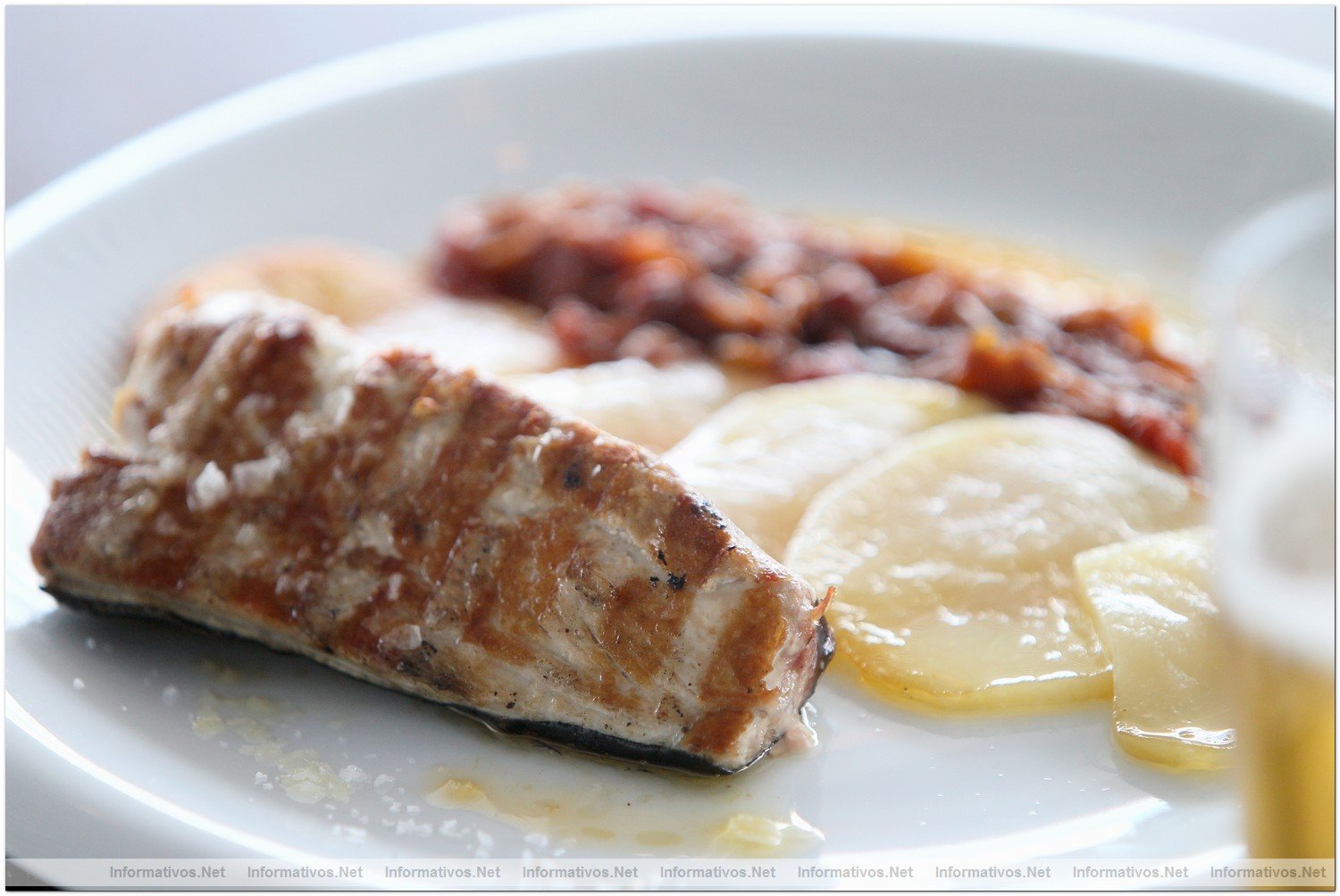 BCNSEP2012.- Restaurante Maritim, junto al Real Club Naútico de Barcelona. Los pescados a la leña son excelentes y de eleboración sencilla.