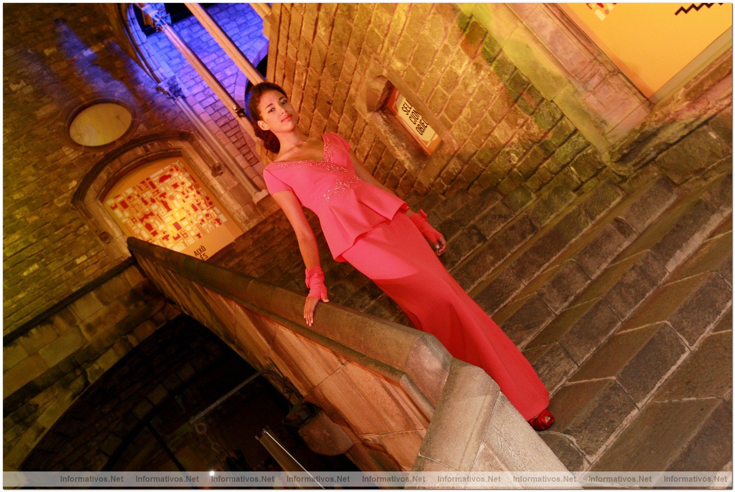 BCN06OCT012.- Desfile Colors al Gotic: diseño de Teresa Ripoll