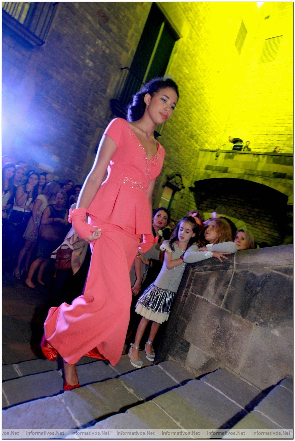 BCN06OCT012.- Desfile Colors al Gotic: diseño de Teresa Ripoll