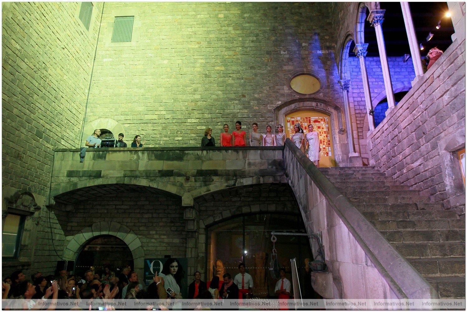BCN06OCT012.- Desfile Colors al Gotic: diseño de Teresa Ripoll