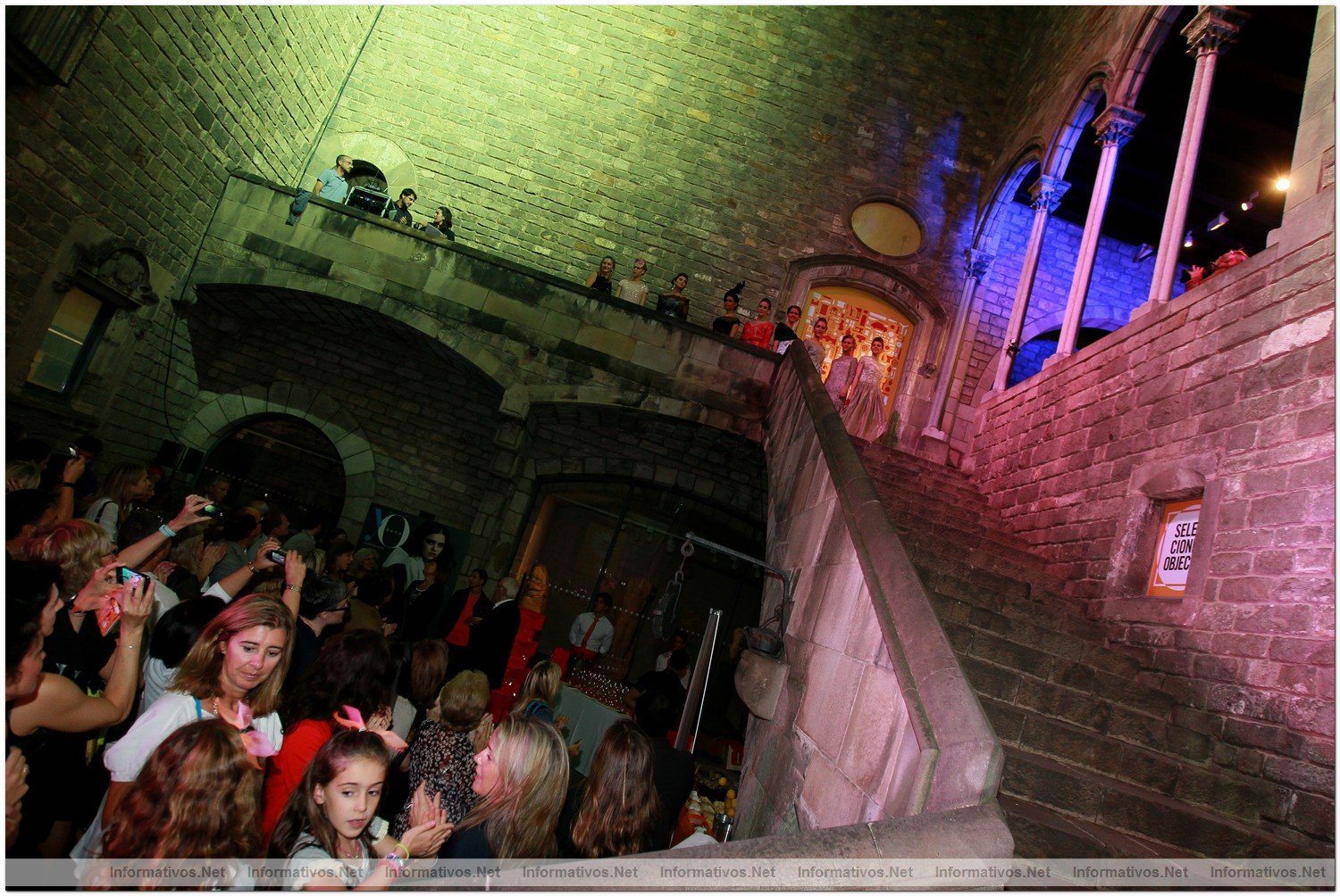 BCN06OCT012.- Desfile Colors al Gotic: diseño de Piedad Rodríguez