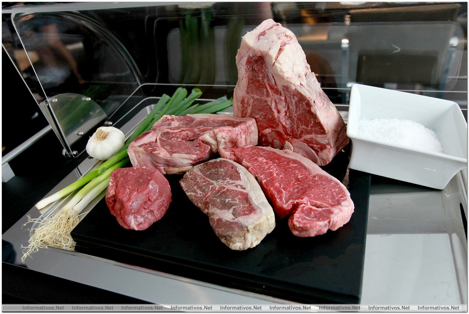 BCN11OCT012.- El “Cru Restaurant & Steakhouse” del Renaissance apuesta por la Black Angus de Arkansas