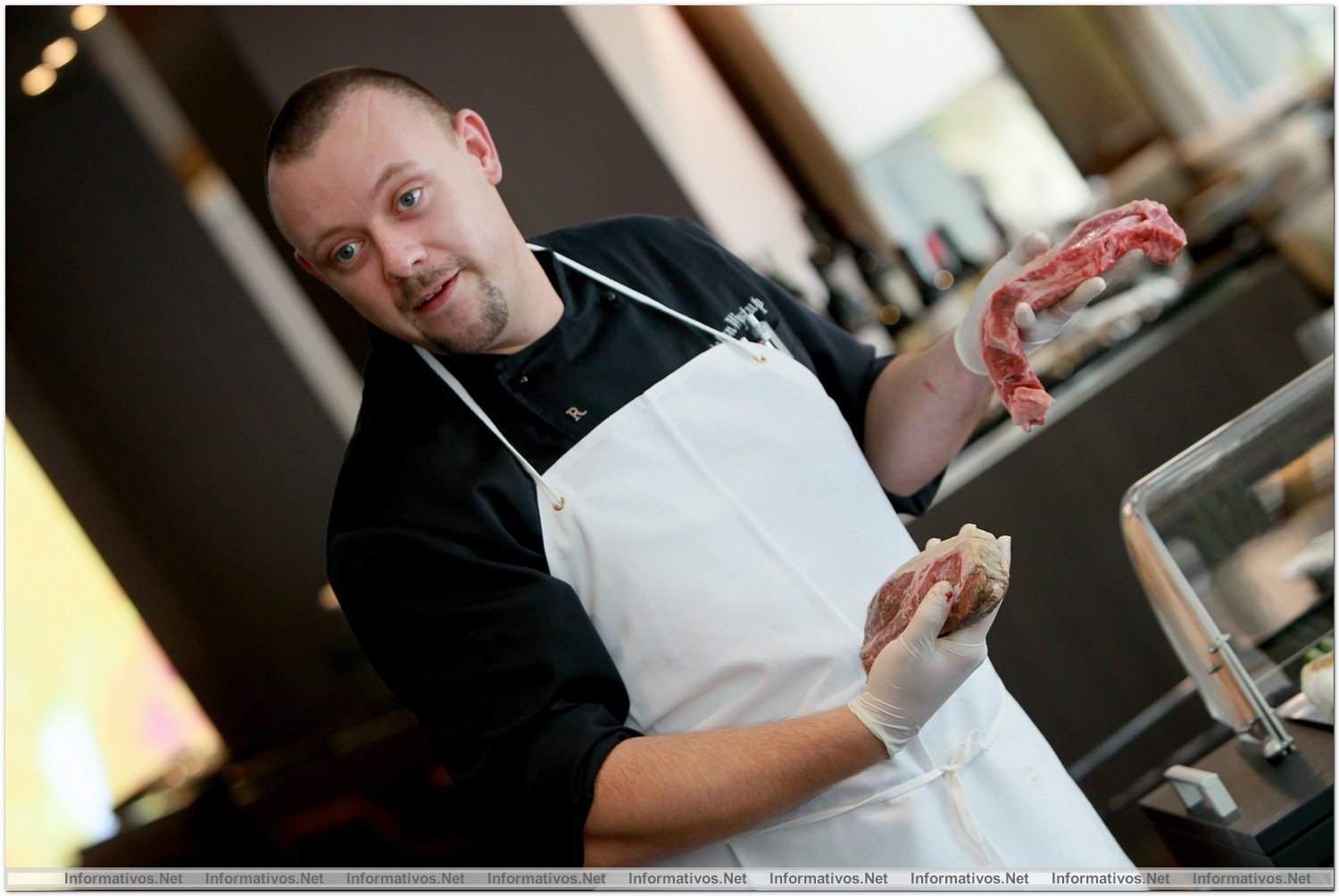 BCN11OCT012.- El “Cru Restaurant & Steakhouse” del Renaissance apuesta por la Black Angus de Arkansas. Stefan Wystup, chef